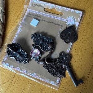 Recollections Vintage Romance Key and Lock Set
